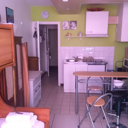 Apartamento Métro Pigalle,garçonnière 25 M2, 3 Per, Cabarets Théâtres,restaurants,tout Confort Paris