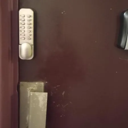 Pigalle Montmartre - 2 Minutes De La Station Metro Pigalle - De 25 M2 - 2 Lits Simples Type Gigogne Pour 2 Pers-zone Tres Touristique - Cabaret Moulin Rouge A 200 M,cafe Aux Noctambules,cabaret Chez Michou Restaurant Bouillon Pigalle,theatre D *