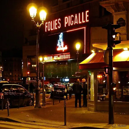 Pigalle Montmartre - Studio La Goulue - 25M2 - 2 Minutes De La Station Metro Pigalle - 2 Lits Simples Type Gigogne Pour 2 Personnes - Quartier Hypertouristique - Cabaret Moulin Rouge A 200 M, Cafe Aux Noctambules ,Cabaret Chez Michou-Restaurants-Saun Lägenhet *