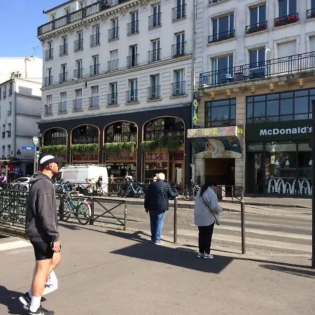 Pigalle Montmartre - 2 Minutes De La Station Metro Pigalle - De 25 M2 - 2 Lits Simples Type Gigogne Pour 2 Pers-zone Tres Touristique - Cabaret Moulin Rouge A 200 M,cafe Aux Noctambules,cabaret Chez Michou Restaurant Bouillon Pigalle,theatre D