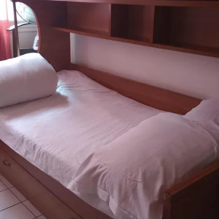 Pigalle Montmartre - Studio La Goulue - 25M2 - 2 Minutes De La Station Metro Pigalle - 2 Lits Simples Type Gigogne Pour 2 Personnes - Quartier Hypertouristique - Cabaret Moulin Rouge A 200 M, Cafe Aux Noctambules ,Cabaret Chez Michou-Restaurants-Saun Lägenhet Paris