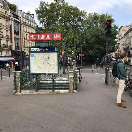 Pigalle Montmartre - Studio La Goulue - 25M2 - 2 Minutes De La Station Metro Pigalle - 2 Lits Simples Type Gigogne Pour 2 Personnes - Quartier Hypertouristique - Cabaret Moulin Rouge A 200 M, Cafe Aux Noctambules ,Cabaret Chez Michou-Restaurants-Saun