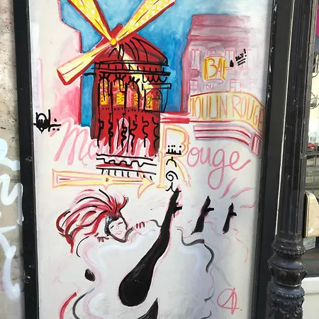 Pigalle Montmartre - Studio La Goulue - 25M2 - 2 Minutes De La Station Metro Pigalle - 2 Lits Simples Type Gigogne Pour 2 Personnes - Quartier Hypertouristique - Cabaret Moulin Rouge A 200 M, Cafe Aux Noctambules ,Cabaret Chez Michou-Restaurants-Saun *