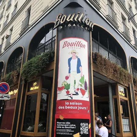Pigalle Montmartre - Studio La Goulue - 25M2 - 2 Minutes De La Station Metro Pigalle - 2 Lits Simples Type Gigogne Pour 2 Personnes - Quartier Hypertouristique - Cabaret Moulin Rouge A 200 M, Cafe Aux Noctambules ,Cabaret Chez Michou-Restaurants-Saun Lägenhet Paris