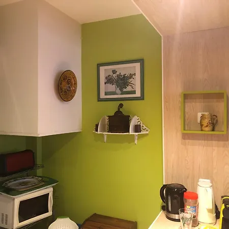Pigalle Montmartre - Studio La Goulue - 25M2 - 2 Minutes De La Station Metro Pigalle - 2 Lits Simples Type Gigogne Pour 2 Personnes - Quartier Hypertouristique - Cabaret Moulin Rouge A 200 M, Cafe Aux Noctambules ,Cabaret Chez Michou-Restaurants-Saun Lägenhet Paris