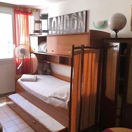 Apartman Pigalle Montmartre - 2 Minutes De La Station Metro Pigalle - De 25 M2 - 2 Lits Simples Type Gigogne Pour 2 Pers-zone Tres Touristique - Cabaret Moulin Rouge A 200 M,cafe Aux Noctambules,cabaret Chez Michou Restaurant Bouillon Pigalle,theatre D *