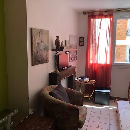 Lägenhet Pigalle Montmartre - Studio La Goulue - 25M2 - 2 Minutes De La Station Metro Pigalle - 2 Lits Simples Type Gigogne Pour 2 Personnes - Quartier Hypertouristique - Cabaret Moulin Rouge A 200 M, Cafe Aux Noctambules ,Cabaret Chez Michou-Restaurants-Saun *