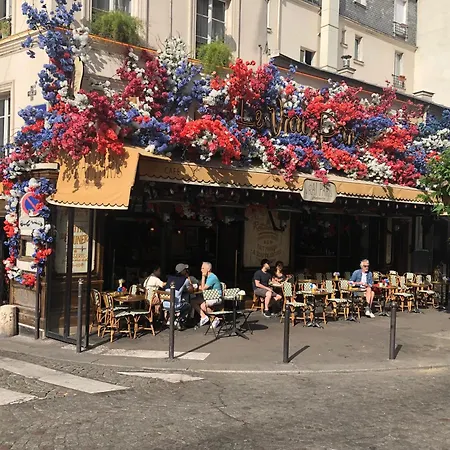 Lägenhet Pigalle Montmartre - Studio La Goulue - 25M2 - 2 Minutes De La Station Metro Pigalle - 2 Lits Simples Type Gigogne Pour 2 Personnes - Quartier Hypertouristique - Cabaret Moulin Rouge A 200 M, Cafe Aux Noctambules ,Cabaret Chez Michou-Restaurants-Saun Paris