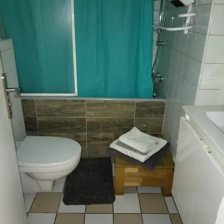 Pigalle Montmartre - Studio La Goulue - 25M2 - 2 Minutes De La Station Metro Pigalle - 2 Lits Simples Type Gigogne Pour 2 Personnes - Quartier Hypertouristique - Cabaret Moulin Rouge A 200 M, Cafe Aux Noctambules ,Cabaret Chez Michou-Restaurants-Saun