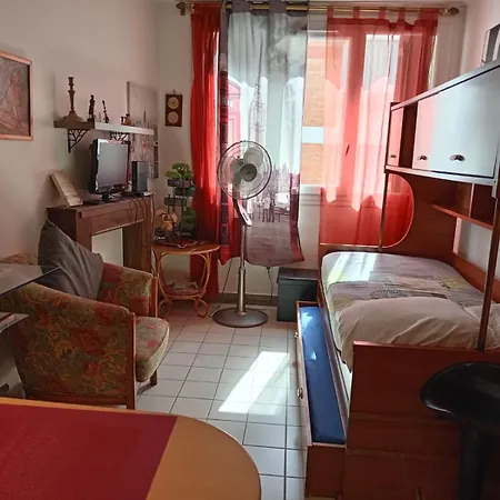 Apartamento Métro Pigalle,garçonnière 25 M2, 3 Per, Cabarets Théâtres,restaurants,tout Confort *