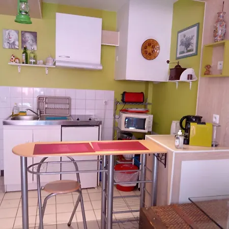 Métro Pigalle,garçonnière 25 M2, 3 Per, Cabarets Théâtres,restaurants,tout Confort Apartamento Paris