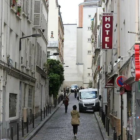 Pigalle Montmartre - Studio La Goulue - 25M2 - 2 Minutes De La Station Metro Pigalle - 2 Lits Simples Type Gigogne Pour 2 Personnes - Quartier Hypertouristique - Cabaret Moulin Rouge A 200 M, Cafe Aux Noctambules ,Cabaret Chez Michou-Restaurants-Saun *